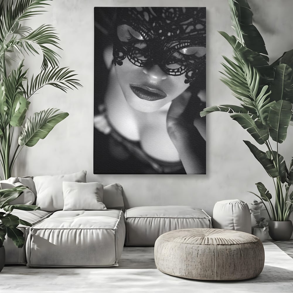 Tablou canvas cu tablou canvas cu femeie purtand masca, fara rama, pe sasiu de lemn, pe perete intr-un living
